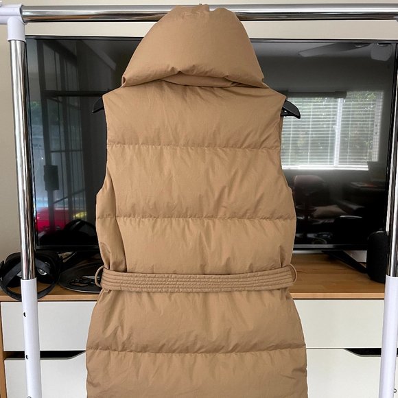 Aritzia Alta Puffer Vest - Picture 3 of 10